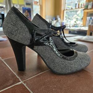 Dexflex Comfort Gray Mary Jane Heels Size 9
